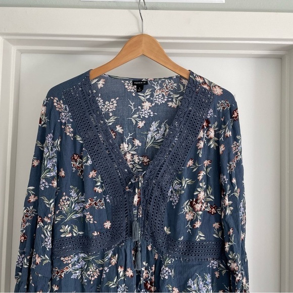 Torrid Babydoll Gauze Crochet Trim Lace-Up Top Size 1X - Picture 3 of 6